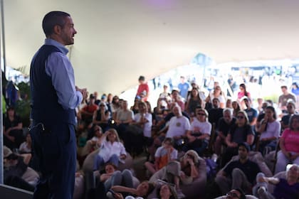 Dr.  del Sueño habilitó a la gente a que llegue tarde a trabajar pero que descanse