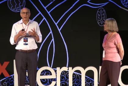 Dra. Jacqueline Olds y el Dr. Richard Schwartz en charla TED(Foto: TEDxBermuda)