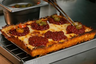Pizza Detroit con cerveza libre, locro con vino y un pop-up de pesca