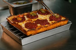 Pizza Detroit con cerveza libre, locro con vino y un pop-up de pesca
