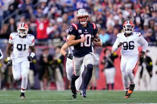 Drake Maye lanza tres pases de anotación y los Patriots se imponen 32-13 a los Browns