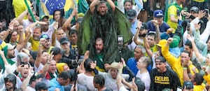 Marchaban a favor de Bolsonaro y cayó un rayo: hay 30 heridos