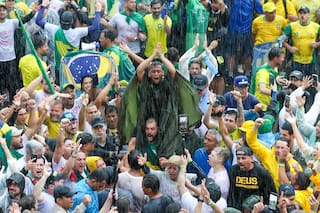 Marchaban a favor de Bolsonaro y cayó un rayo: hay 30 heridos