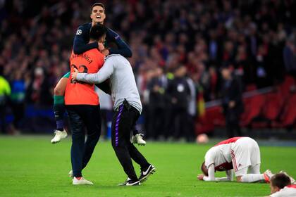 Drama y euforia en la semifinal que perdió el Ajax frente a Tottenham. En lo más alto, el argentino Erik Lamela.