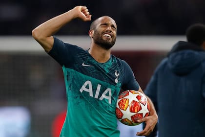 La euforia de Lucas Moura al vencer al Ajax.