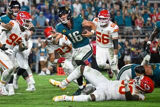 Dramática carrera de Trevor Lawrence da a los Jaguars una victoria 31-28 sobre Mahomes y los Chiefs