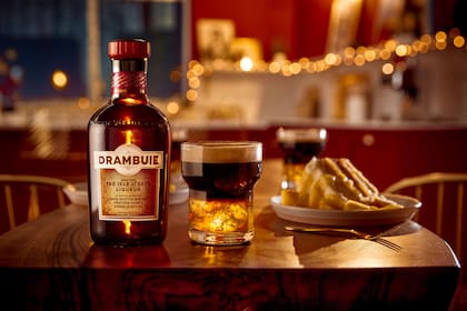 DRAMBUIE ICED NESPRESSO: un excelente iniciador de conversación para extender la diversión con amigos y familiares