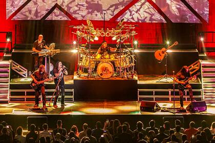 Dream Theater, la banda de metal progresivo originaria de Massachusetts atrapó al público en un recorrido sonoro de 20 años