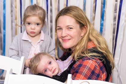 Drew Barrymore tuvo a sus dos hijos por cesárea y hoy habló de las consecuencias físicas de esas intervenciones