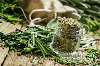 El condimento mediterráneo que ayuda a pensar más rápido y alivia dolores