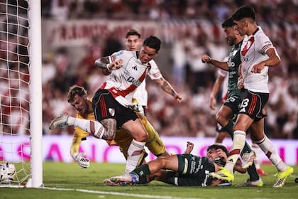 Driussi convierte de taco el 1-0 de River ante Sarmiento; Burrai no lo puede evitar
