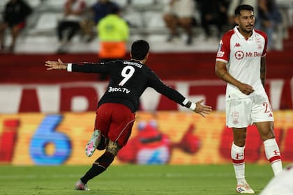 Driussi festeja su gol, el primero de River, el primero en el ciclo del Chacho