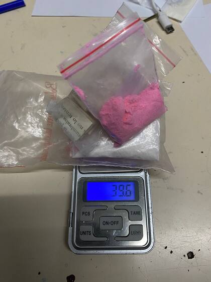 Droga secuestrada durante el allanamiento en la comisaría 8a. de San Martín por el cobro ilegal de "protección" a comerciantes de la zona