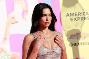 Alfombra rosa: del look impactante de Dua Lipa a las sonrisas de Margot Robbie y Ryan Gosling