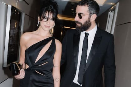 Dua Lipa y Romain Gavras, elegantes en Cannes