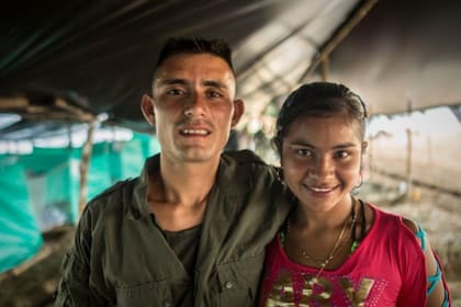 Duarte y Kelly Patricia se conocieron en la guerrilla. Se enamoraron y se casaron. Su historia fue motivo de un documental, Amor Rebelde, del director bogotano Alejandro Bernal