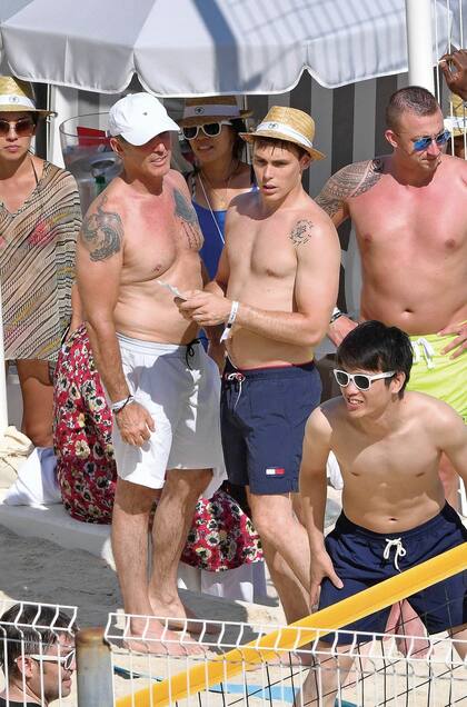 Daniel Ducruet –quien se casó el 1 de julio de 1995 con la princesa Estefanía y se divorciaron el 4 de octubre de 1996– y su hijo, Louis, compinches horas después de su boda.