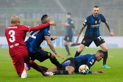 Duelo disputado. Así fue el primer tiempo entre Inter y Liverpool que empatan 0 a 0