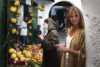 La escritora española, best seller por 'El tiempo entre costuras', cuenta una nueva historia