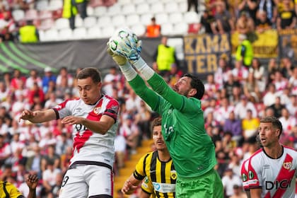 Dueño del área, Batalla se impuso en las pelotas aéreas, achicó muy bien en un mano a mano y tuvo controlado su arco en todo momento.