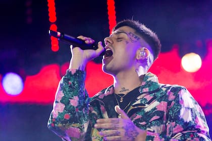 Duki en plena canción