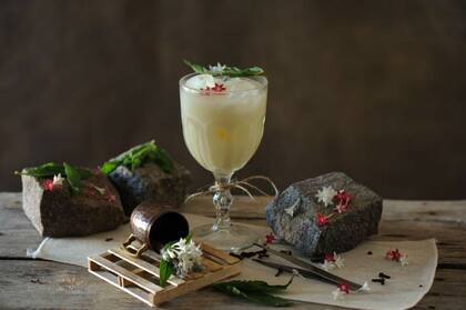 Dulce Quebranta, con flores de sauco y crema