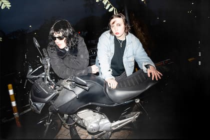 Dum Chica, un dúo que revoluciona el rock argentino