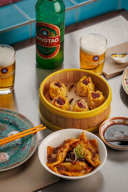 Dumplings al vapor rellenos de langostinos, cerdo y shiitake.