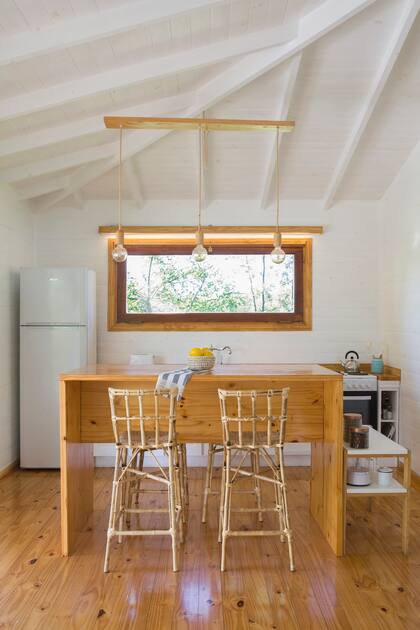 Dúo de banquetas de caña modelo ‘Filomena’ (Lado C Deco).