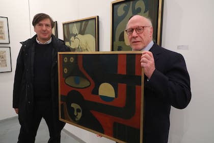 Duprat con Julio Crivelli, presidente de la Asociación de Amigos del Bellas Artes, adquirieron nueva obra para el museo en arteba