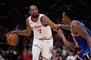 Durant anota veintisiete y Rockets aplastan a Knicks 111-94