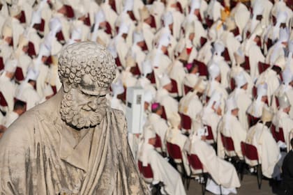 Durante casi todo el mes de octubre, el Papa presidirá en el Vaticano la segunda sesión de la XVI Asamblea General Ordinaria del Sínodo de los Obispos.