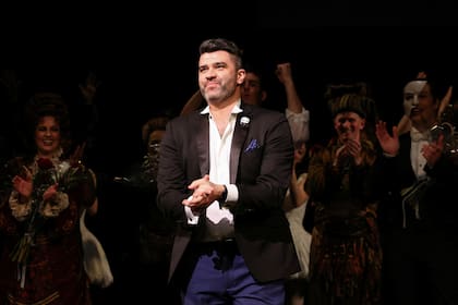 Durante cinco años, el actor y cantante Ben Crawford fue el otro gran protagonista de esta historia que este domingo llegó a su fin ante un público al que lo costará pasar por la puesta del Majestic y no toparse con la máscara blanca de El fantasma de la ópera