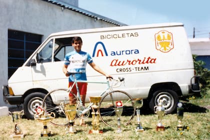 Durante décadas, Aurora acompañó las grandes carreras de ciclismo en el país.