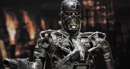 Durante décadas, Hollywood se ha preguntado qué pasaría si la inteligencia artificial se saliera de control. La visión de James Cameron, en Terminator, es una de las más oscuras