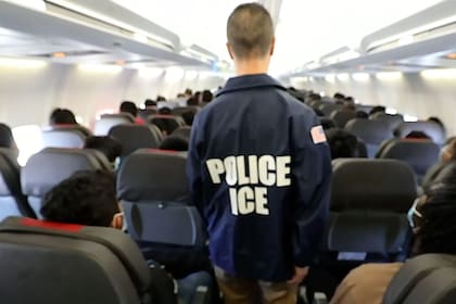 Durante décadas, los cubanos tuvieron protecciones migratorias que otros países no; en 2025, el gobierno de Trump deportó a más de 1600 inmigrantes a la isla