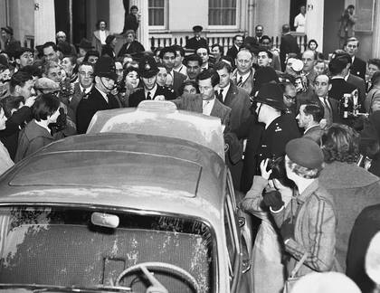 Durante días, Townsend (centro) se vio asediado por la prensa nacional e internacional