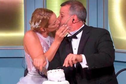 Durante el 2019 simularon una boda y al final del episodio la conductora y el jurado cerraron con un tremendo beso.