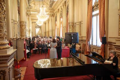 Durante el acto hubo un recital de ópera en el que María Belén Rivarola y Enrique Folguer cantaron arias de Puccini