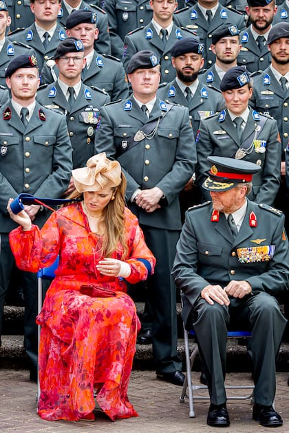 Durante el acto, la princesa se quitó el cabestrillo para estar más cómoda.