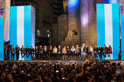 Durante el acto realizado en el Monumento a la Bandera en Rosario, junto a Cristina Fernández de Kirchner, 7 de agosto de 2019