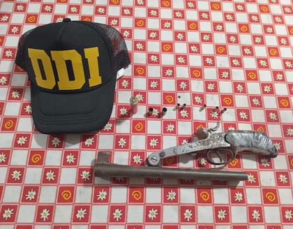 Durante el allanamiento, los efectivos encontraron siete vainas percutadas.