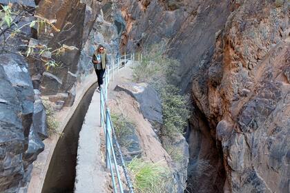 Durante el camino se aprecian unas increíbles vistas de altura y las antiguas pircas del Cerro Negro