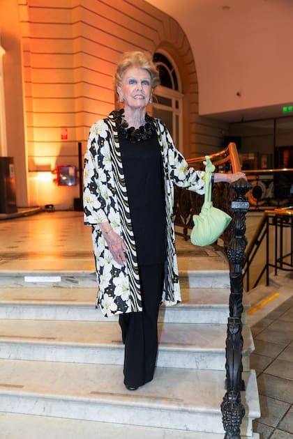 Durante el cóctel, Joan Croucher de Reynal posó para la cámara de ¡Hola!