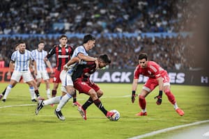 River gana por el error de Rojo que aprovechó Colidio y Costas metió cambios para que Racing reaccione