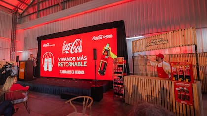 Durante el evento que tuvo la conducción de Sergio "Coco" Gras, se realizaron varias interpretaciones de cómo funciona el proceso de retornabilidad de Coca-Cola.