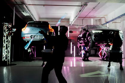 Durante el evento, se llevó a cabo un show percusivo y lumínico en el moderno taller ubicado en un espacio exclusivo del estacionamiento del Paseo Alcorta