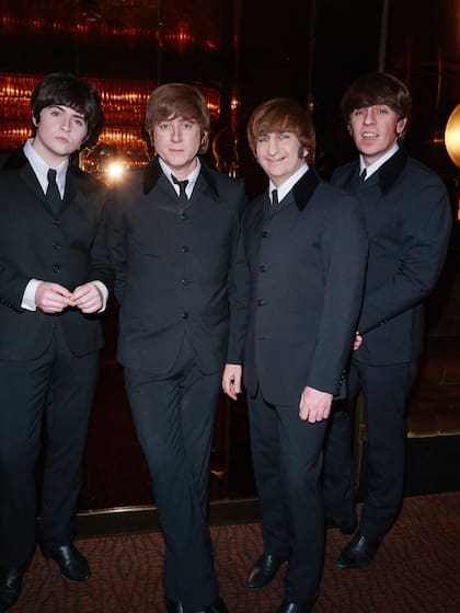 Durante el festejo, la banda The Bootleg Beatles rindió tributo al grupo favorito del cumpleañero: The Beatles