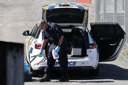 Durante el intento de captura de Phillips se presentó un intercambio de disparos que acabó con su vida y quedó un policía gravemente herido