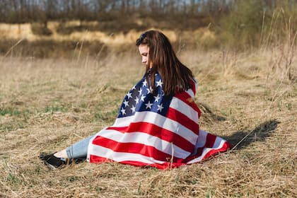 Durante el período de designación del TPS, los beneficiarios pueden permanecer en Estados Unidos, no pueden ser deportados y están autorizados a trabajar